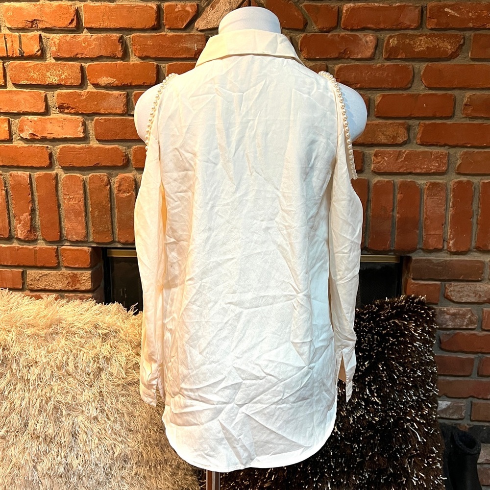 Romantic Sheer HiLo Pearl Accent Cold Bare Shoulder Cream Dressy Shirt Top sz S - Picture 6 of 9